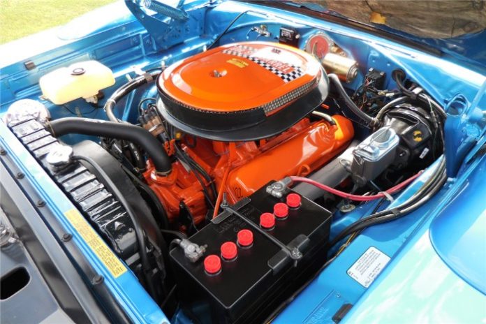 1970 Plymouth Superbird - Engine compartment