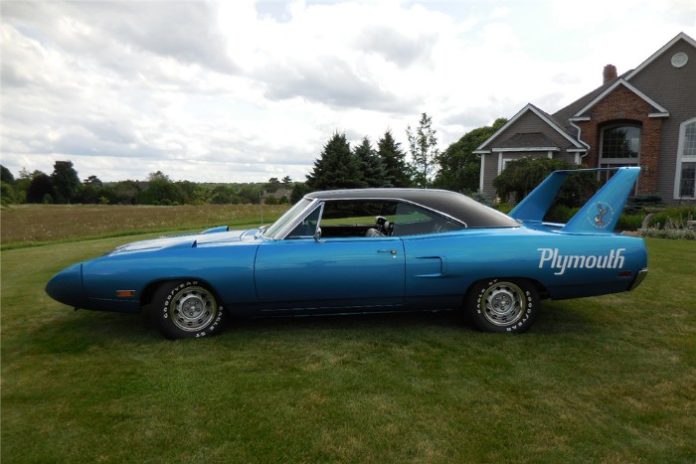 1970 Plymouth Superbird - Side view