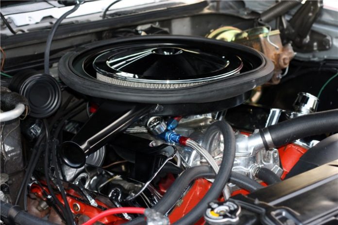 1970 Chevrolet Chevelle SS 396 - Engine compartment