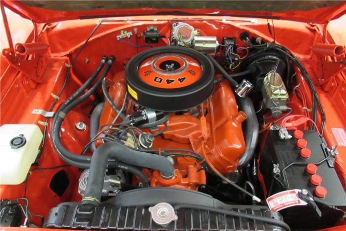 1969 Dodge Charger Daytona - Engine compartment