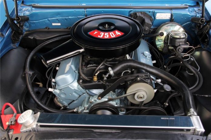 1968 Pontiac Firebird 350 Custom Coupe - Engine compartment