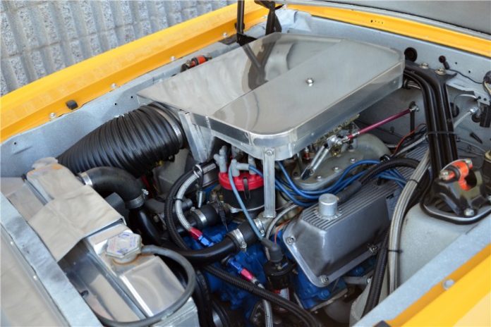 1970 Ford Mustang Boss 302 Fastback A/S Race Car - Engine compartment
