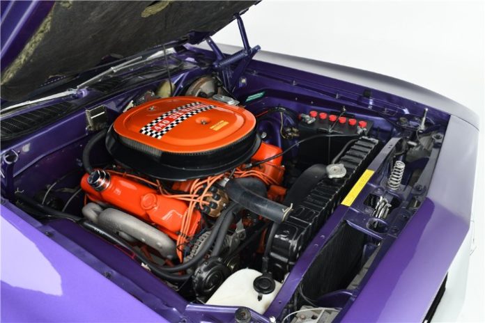 1970 Plymouth Barracuda - Engine compartment
