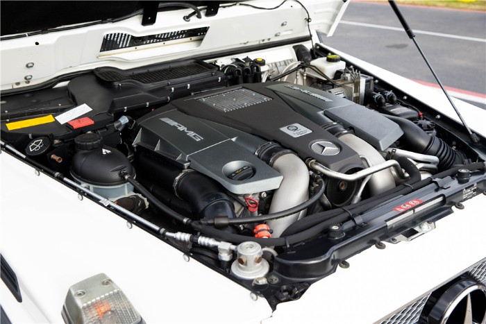 2014 Mercedes G63 6X6 - engine