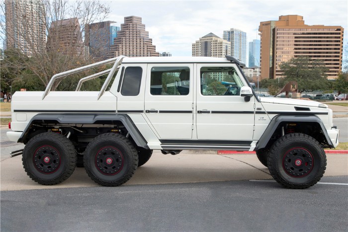 2014 Mercedes G63 6X6 - side view