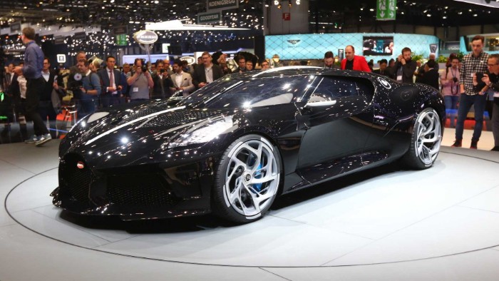 Bugatti La Voiture Noire - front side view