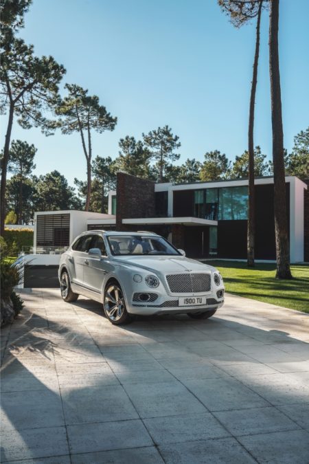 2019 Bentley Bentayga plug-in Hybrid - front view