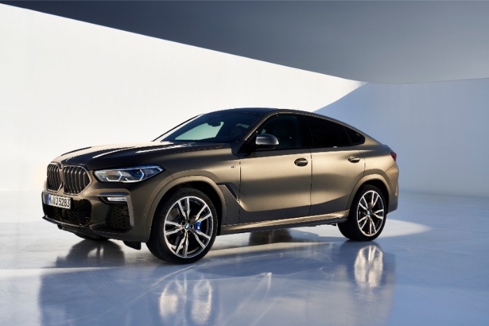 2020 BMW X6 - side view