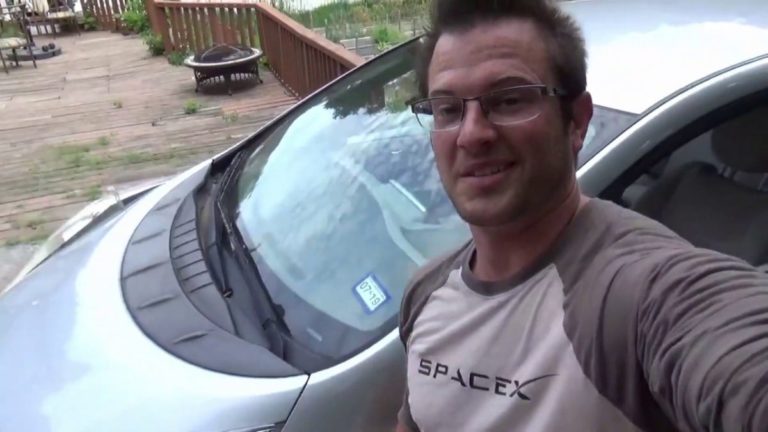 Texas Back Yard Mechanic Builds Himself a Solar Powered Nissan Leaf